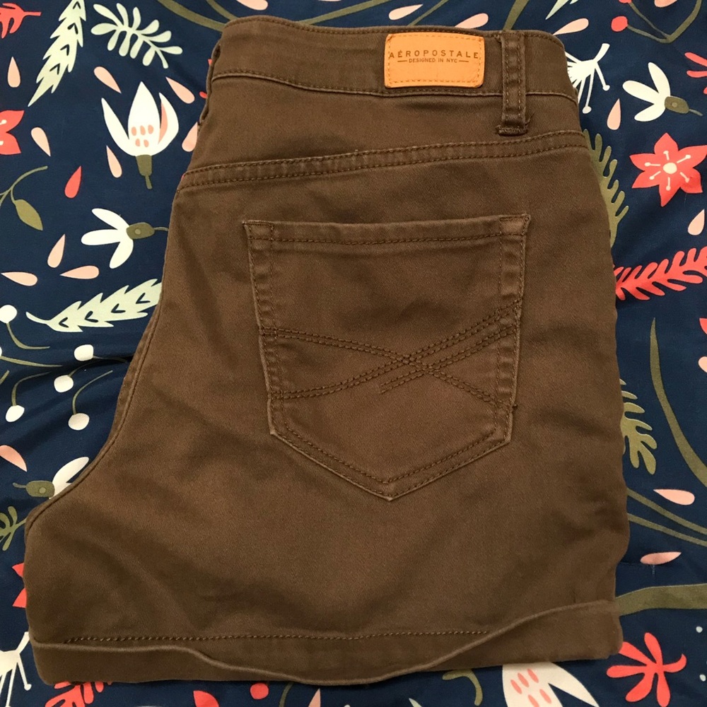 High-Waisted Midi-Shorts